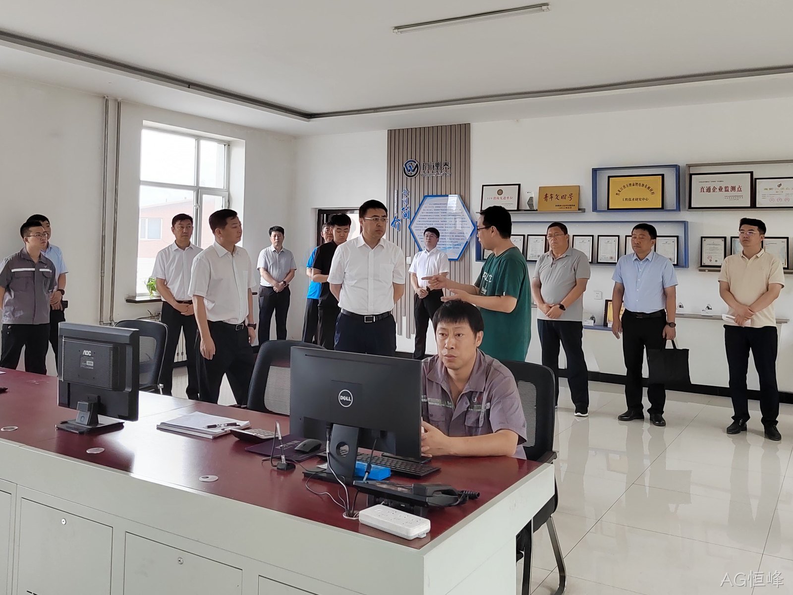 七台河市委副书记、市长李兵莅临AG恒峰调研(图1) 七台河市委副书记、市长李兵莅临AG恒峰调研(图1)
